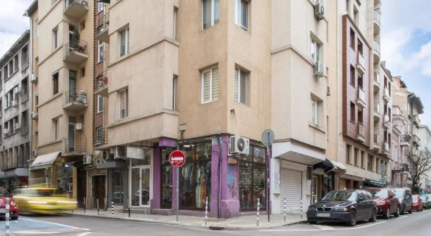 Beautiful Business Apartment- TOP CENTER - Image 1