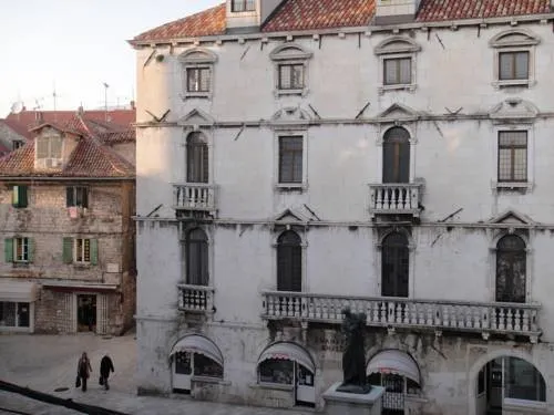 Old Town Suites - Image 1