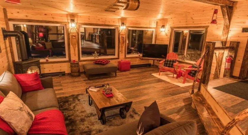 Chalet Le Pti Loup - Les Chalets Spa Canada - Image 1