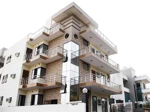 Green Valley Rooma By OYO Rooms - Image 1
