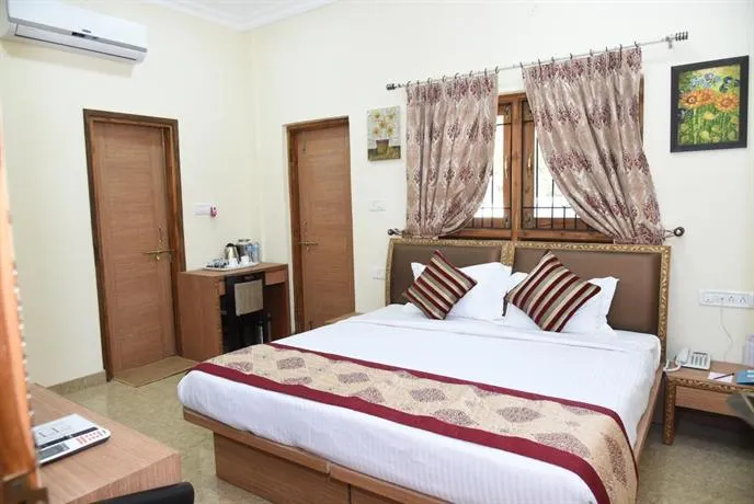 Lakehills Serviced Apartment - Image 1