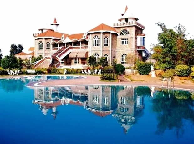 Celebrity Club - Image 1