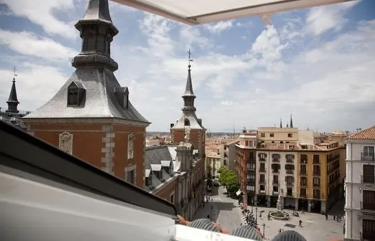 Apartamentos Puerta del Sol - Image 1