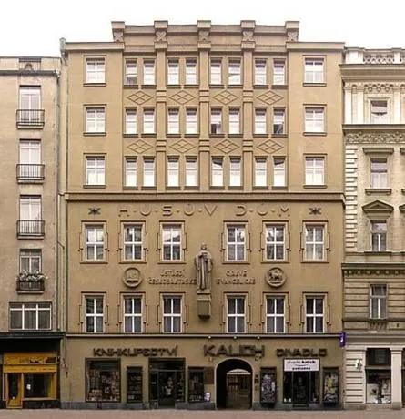 Church Pension Praha - Husuv Dum - Image 1