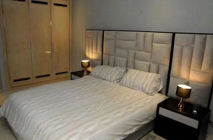 Luxurious & Elegant Flat - Image 1