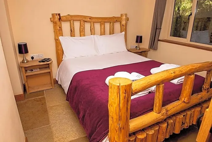 Loxleys Lodge - Image 1