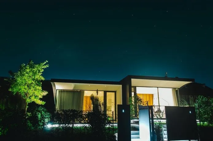 Mirror Houses - Image 1