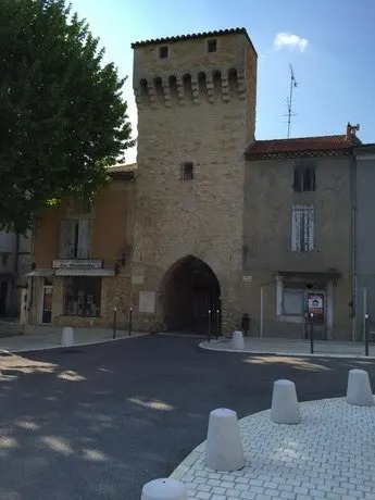 Au Mas De La Tournillone - Image 1