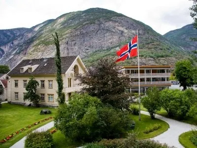 Lindstrøm Hotel - Image 1