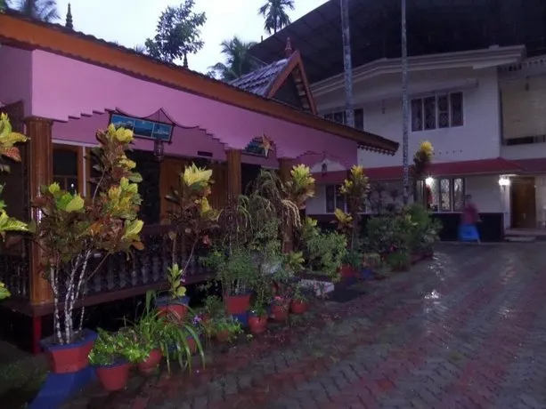 Tharayil Tourist Home - Image 1