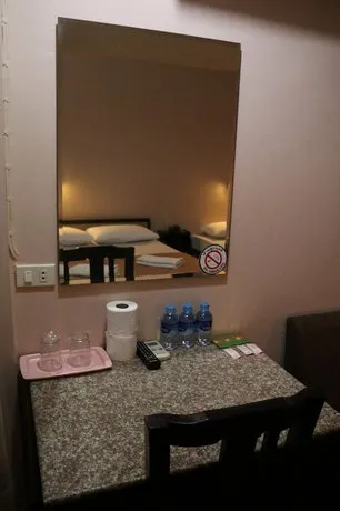 Suksawad Hotel - Image 1