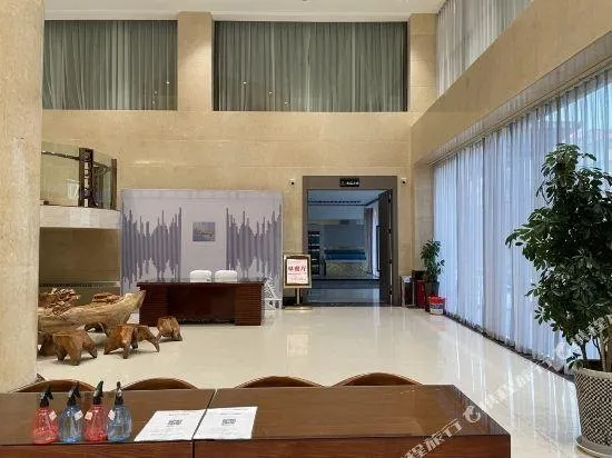Bolun Dinuo Hotel - Image 1