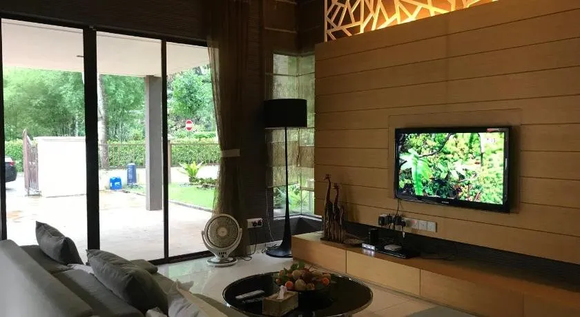 Lakeside Home - Image 1