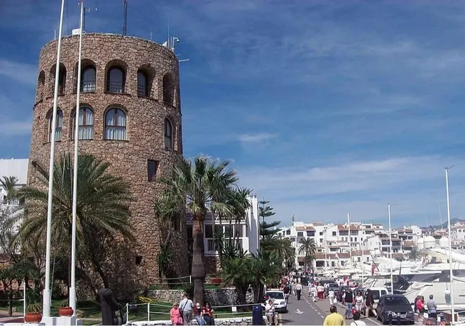 Banus Boutique Muelle del Ribera - Image 1