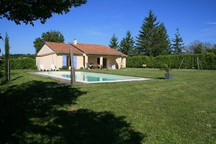 Le Camp De Ferie - Image 1