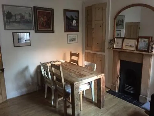 Guesthouse 17 Chilswell Road - Image 1