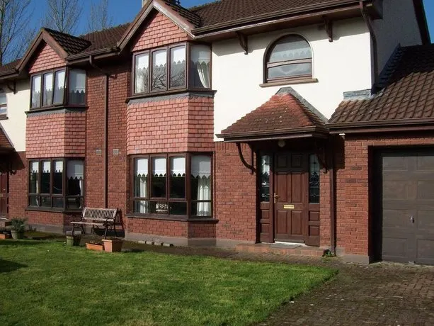 Robinsnest Short Stay Accommodation Limerick - Image 1