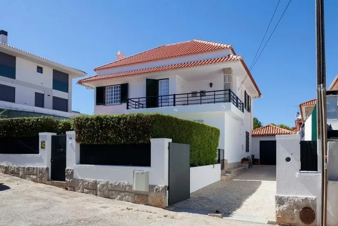 Parede Guest House - Image 1