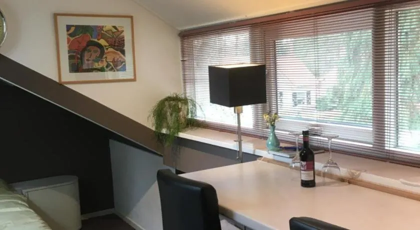 B n B nr. 1 - Image 1