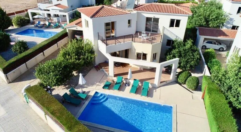 Holiday villa with pool and sea view! - Image 1