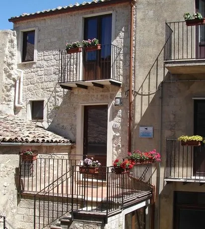La Scaletta Di Petra - Image 1
