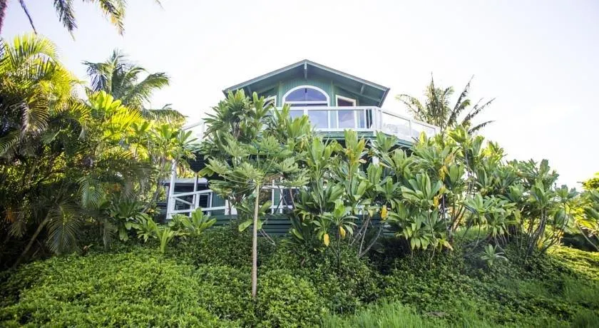 Huelo Point Lookout - Image 1