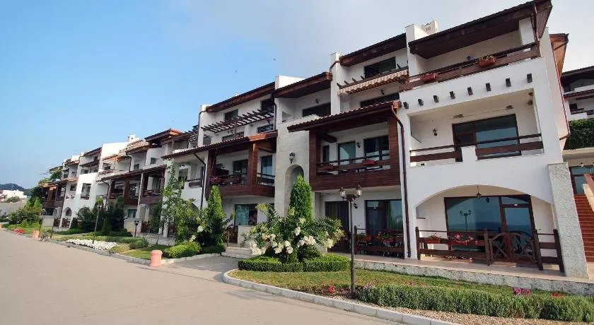 White Coast Beach Apartments - Image 1