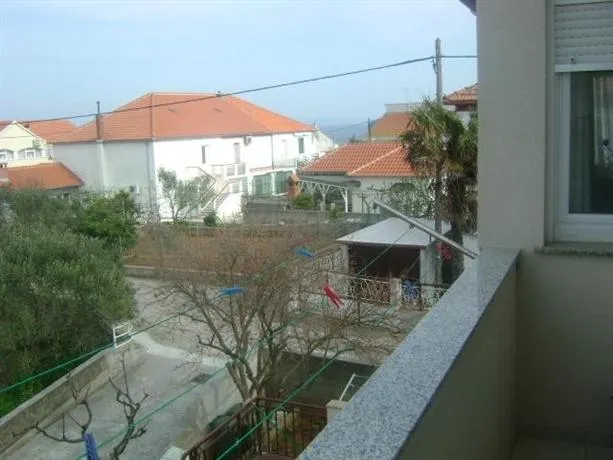 Luxury Island - Image 1