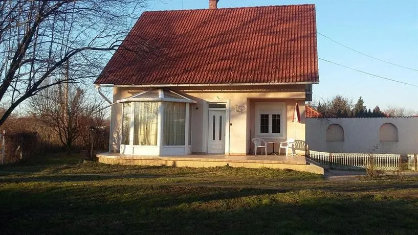 GESZTENYÉS Vendégház - Image 1