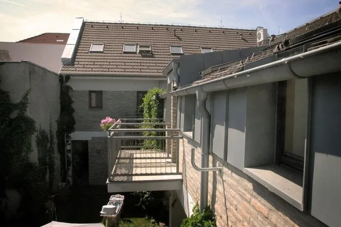 Hotel Eliot Sturovo - Image 1