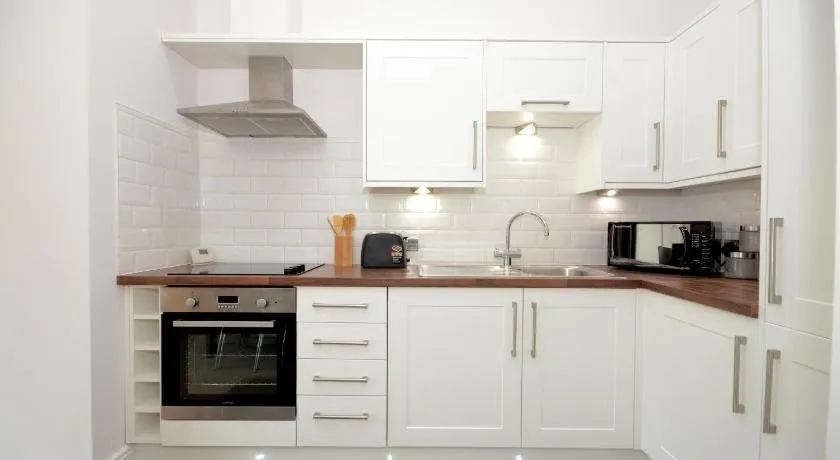 Apartment 4 The Keyes- Stunning & Stylish Apartment With Free Parking - Image 1
