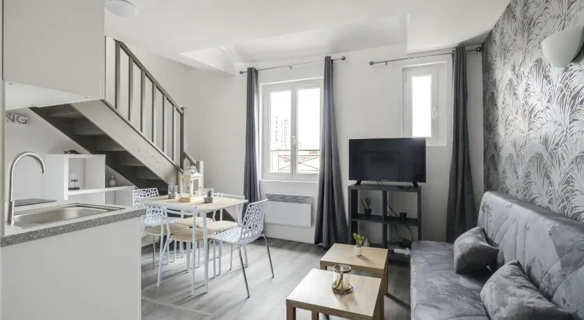 805 Suite Amazing - Superbe Duplex - Image 1