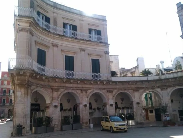 Romantic 'House Of Artists' - Image 1