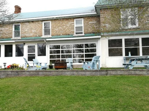 Holiday Country Manor - Image 1