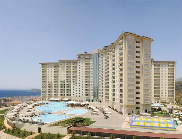 Gold City Luxury Apartment - Image 1