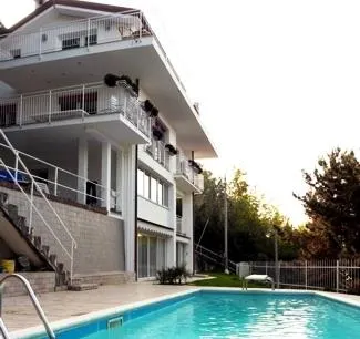 Dream House - Image 1