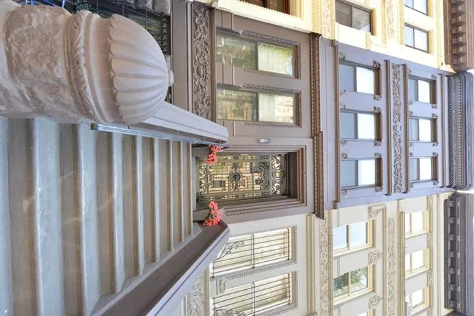 Townhouse Lincoln Center - Image 1