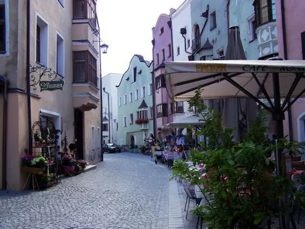 Acker Apartment - Image 1