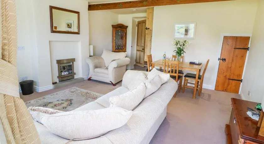 17 Moorside - Image 1