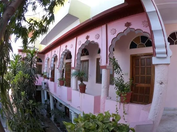 Aroma Hotel - Image 1