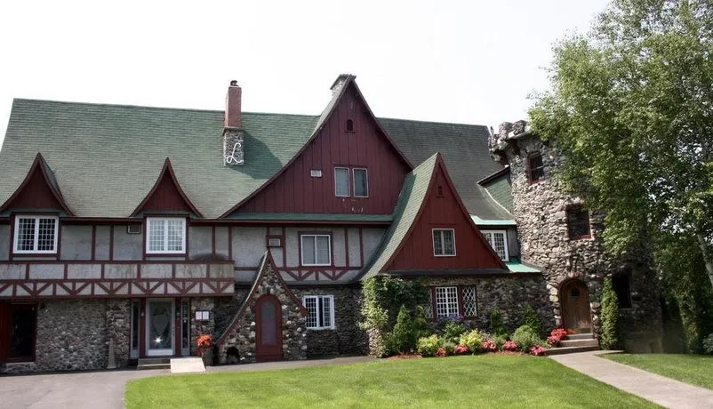 Castle Inn & Restaurant - Image 1