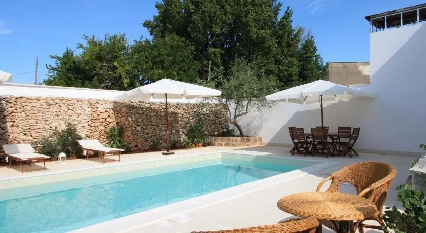Luxury Courtyard Bilo - Image 1