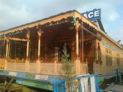 Sikandra Palace Group of Houseboats - Image 1