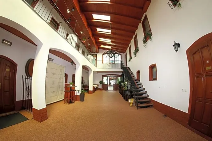 Hotel Vinarsky Dom - Image 1