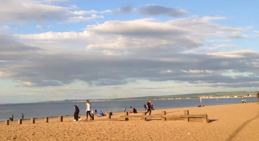 Edinburgh Seaside Apartment - Image 1