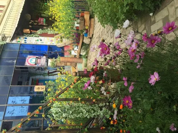 Muzi Inn - Image 1
