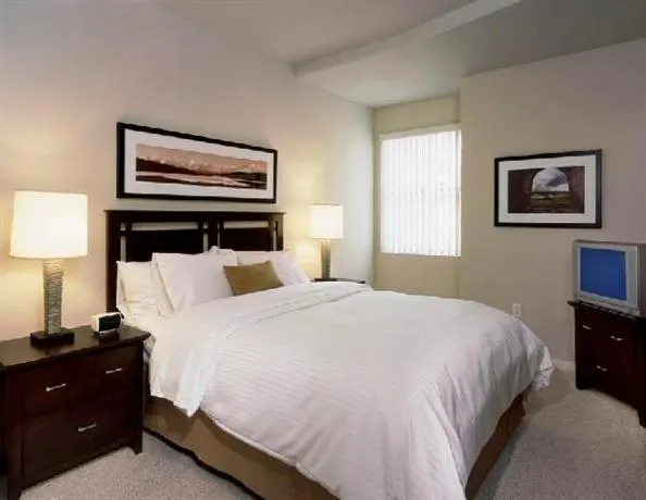 Oakwood at Montrachet Denver West - Image 1