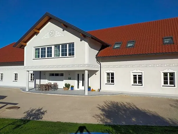 Voll ausgestattete Ferienwohnung mit Garten und Terrasse | Gartenblick - Image 1