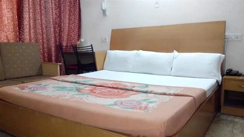 Hotel Richmond Residency - Image 1
