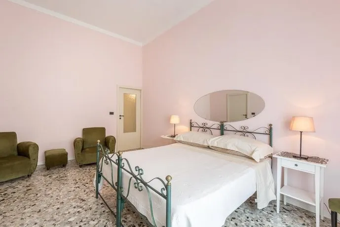 Casa Gialla in Centro - Image 1